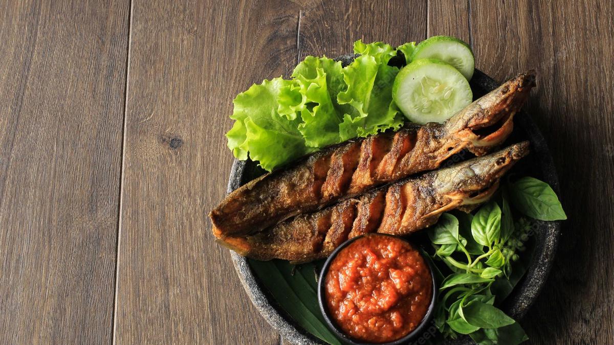Pecel Lele Lesehan: Santap Sambil Bersantai di Tritih Lor